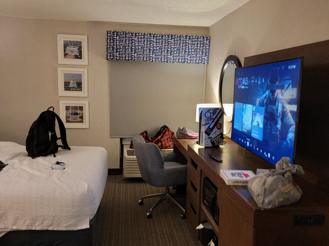 Hampton Inn Fairfax City主图