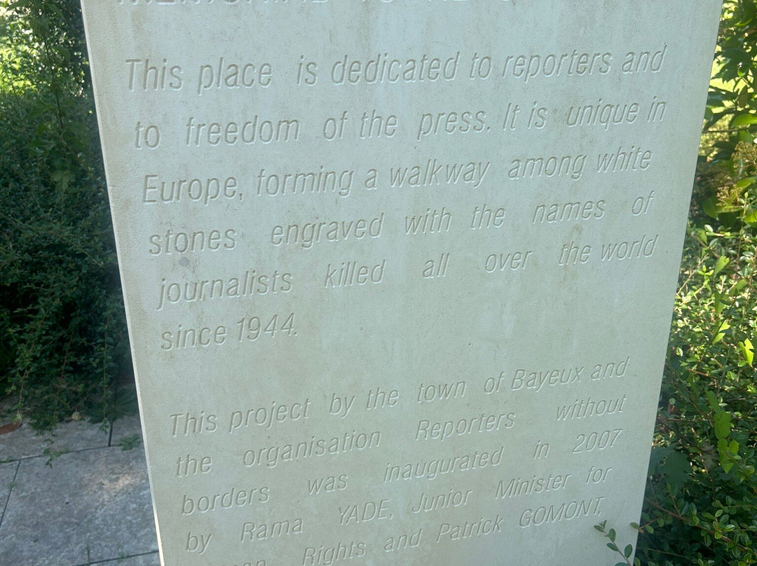 Reporters Memorial-巴约必去景点