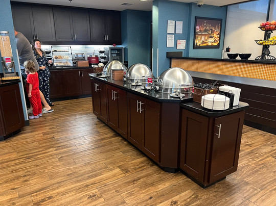 Drury Inn & Suites Kansas City Airport主图