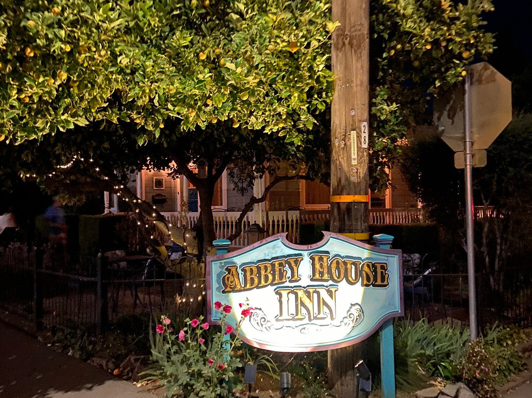 Abbey House Inn主图