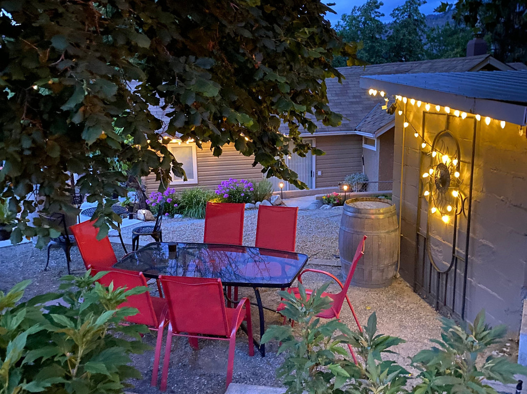 Castoro De Oro Estate Winery-Oliver必去景点