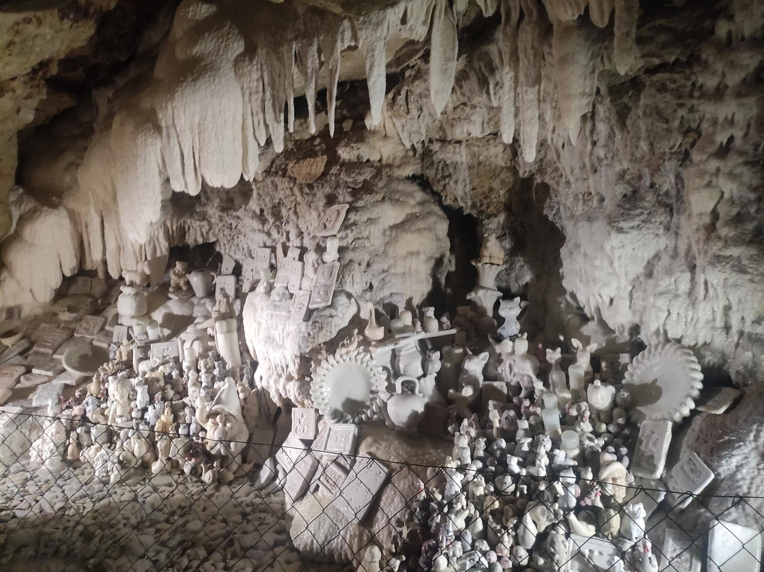 Les Grottes Petrifiantes-Savonnieres必去景点