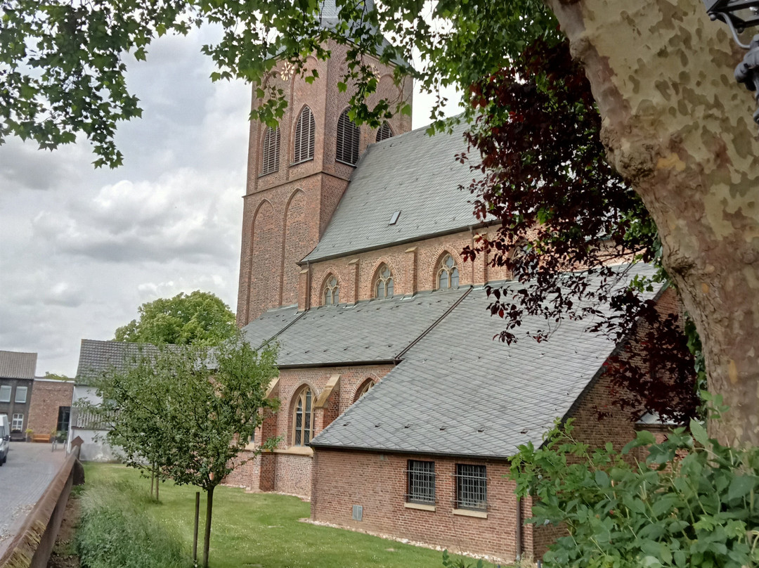 St. Peter Und Paul Kirche Grieth