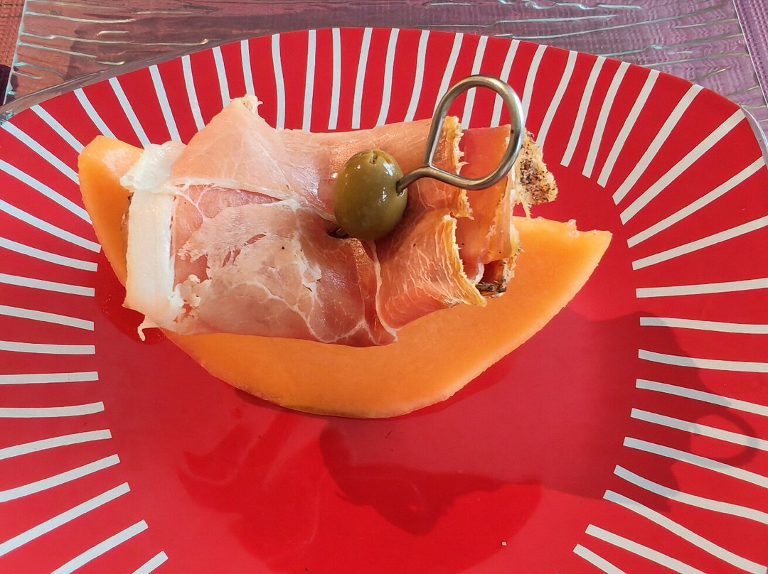 LES GLYCINES DU PUITS