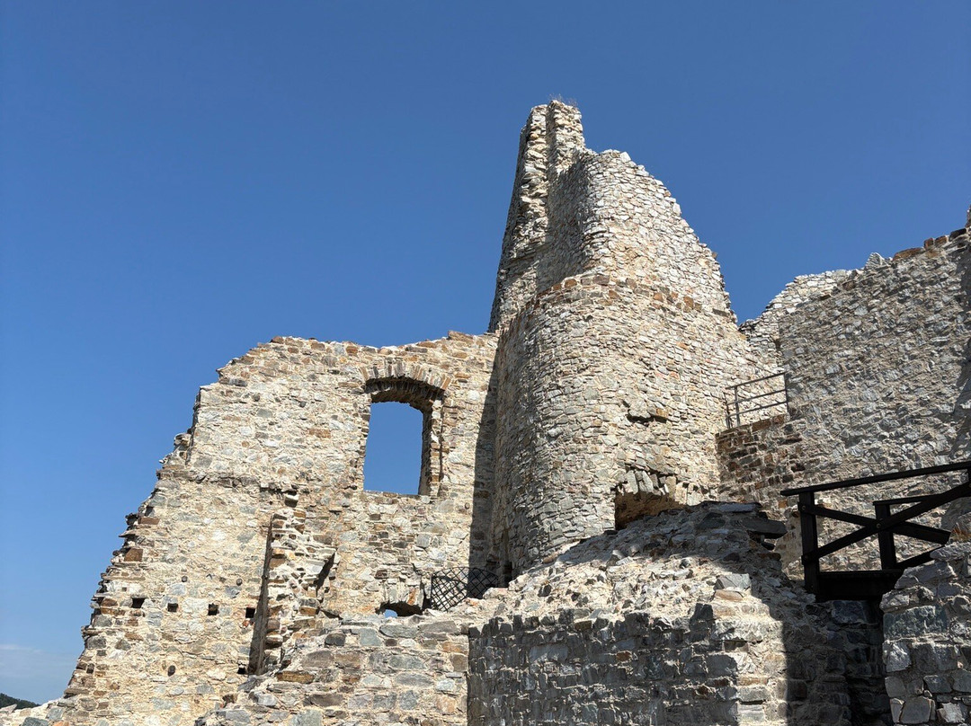 Hrusov Castle-Hostie必去景点