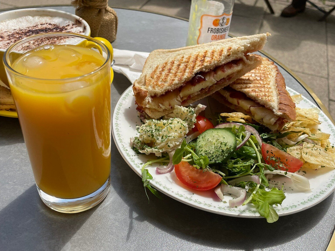 Yellow Chair Coffee House & Pizzeria