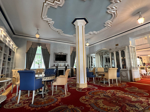 巴德埃玛斯 - 黑客大酒店主图