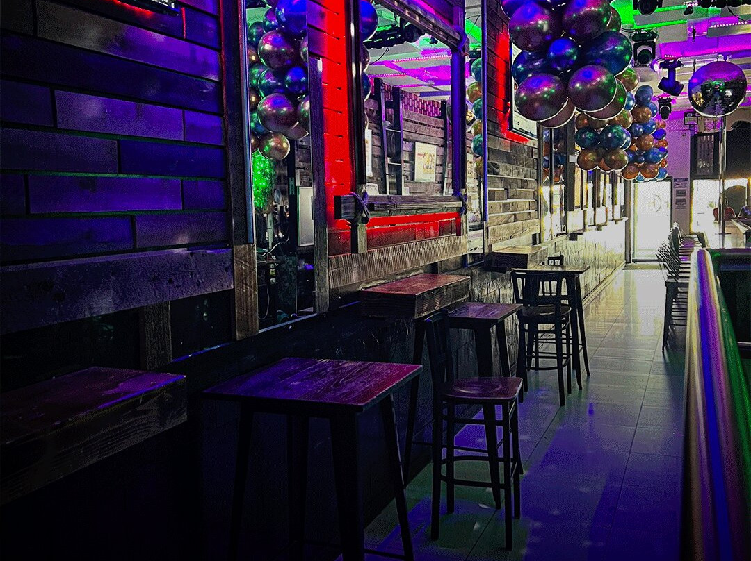 Hombres Lounge-Jackson Heights必去景点