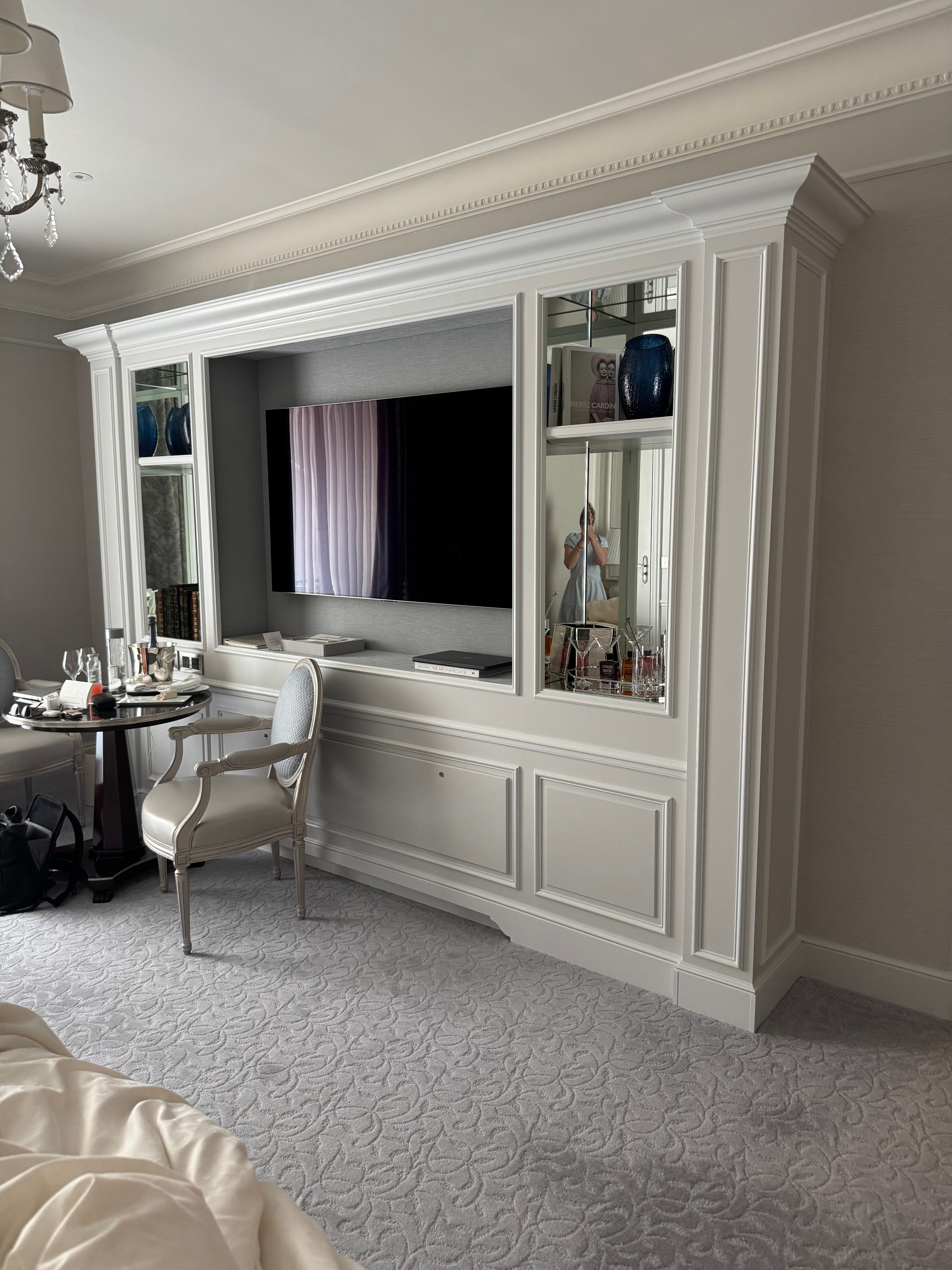 巴黎乔治五世四季酒店-客卧