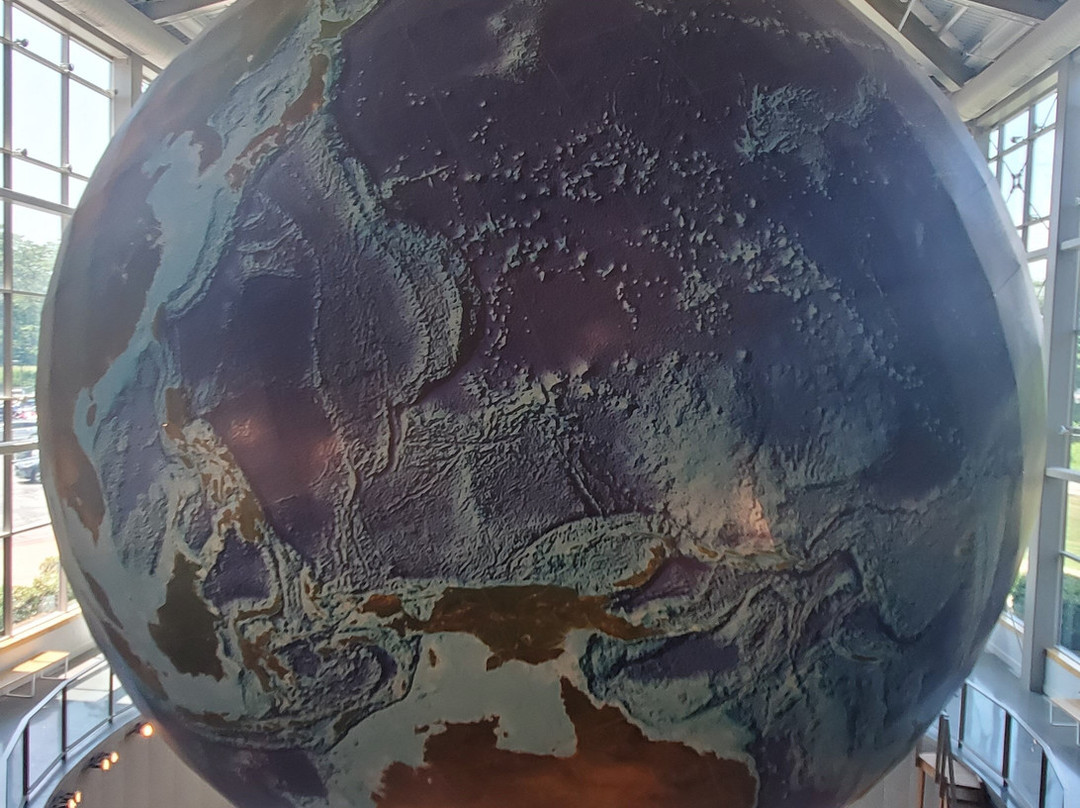 Eartha, the World's Largest Revolving and Rotating Globe-Yarmouth必去景点