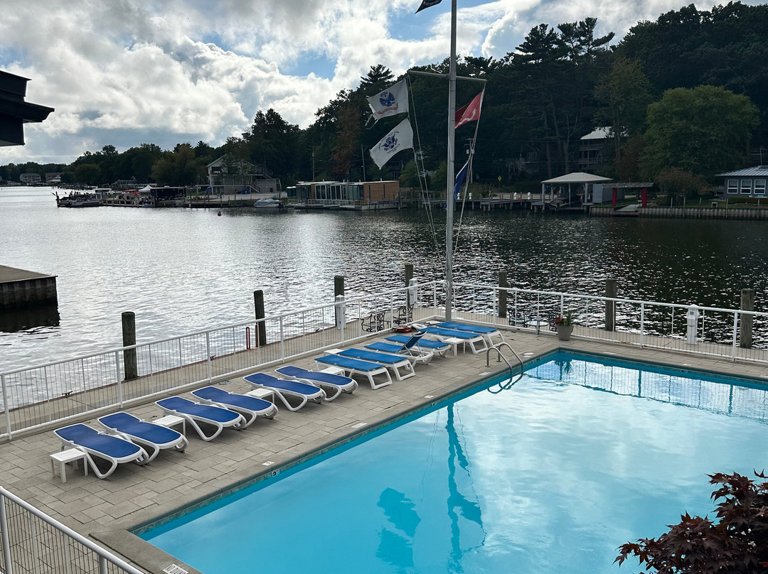 Ship-N-Shore Hotel主图