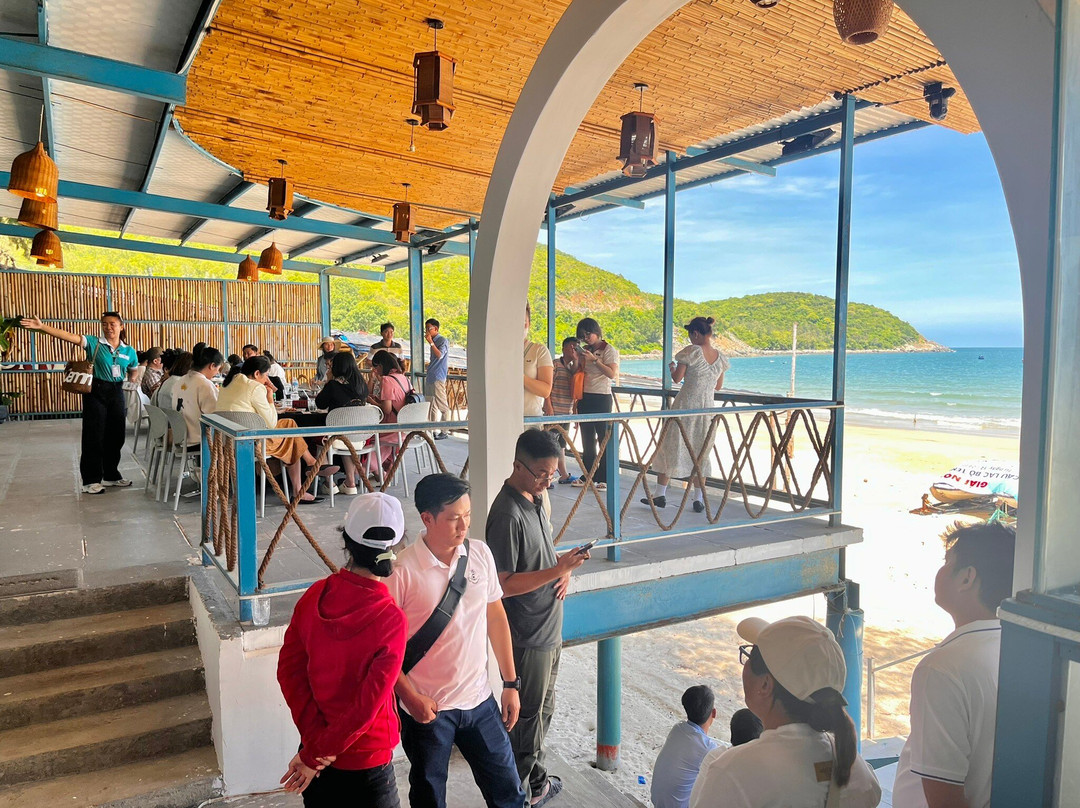 Trạm Eo Biển Bãi Dài Seafood Restaurant