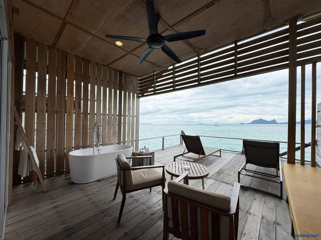 Sisipan Island Water Resort