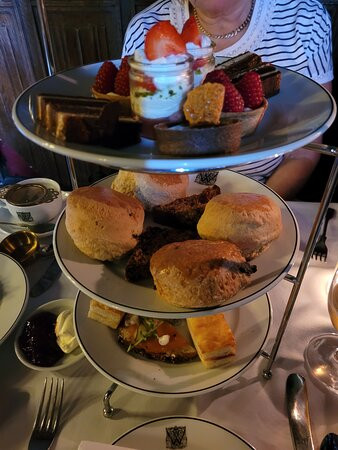 魔力城堡酒店主图