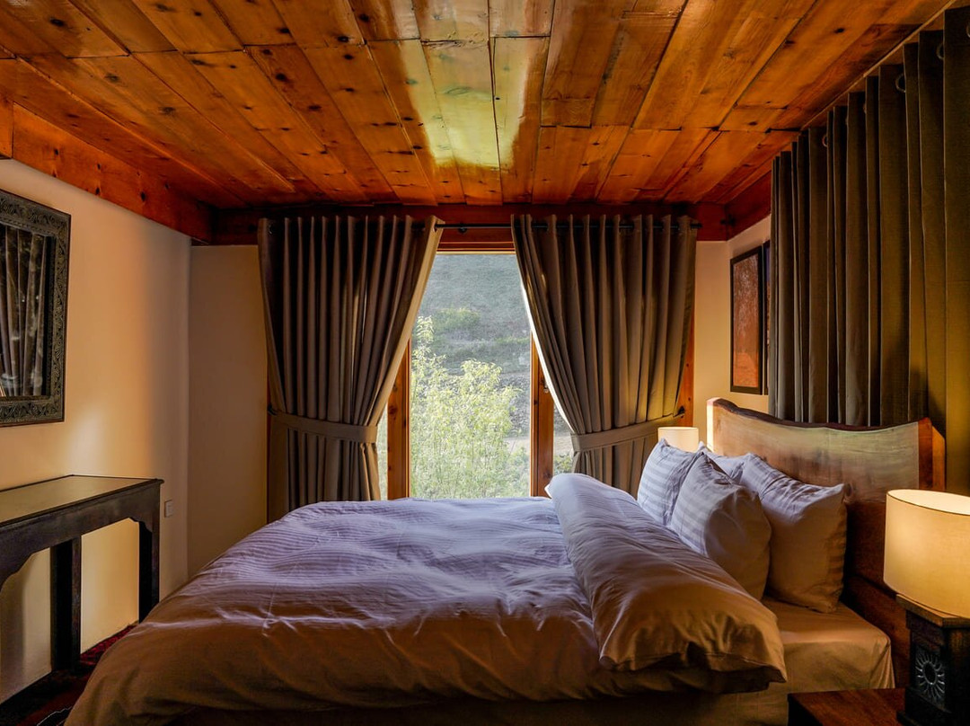 Walnut Heights By Roomy, Kalam