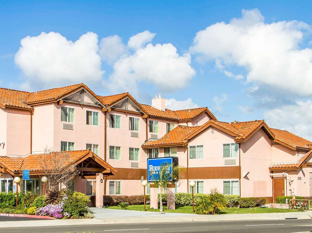 Rodeway Inn & Suites