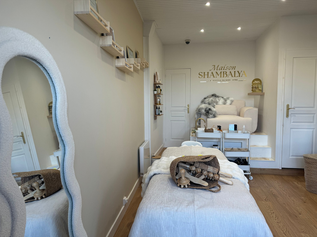 Shambalya Massage À Domicile-Pont-L'Eveque必去景点