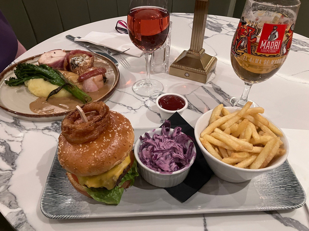 皮特菲兰尼酒店主图