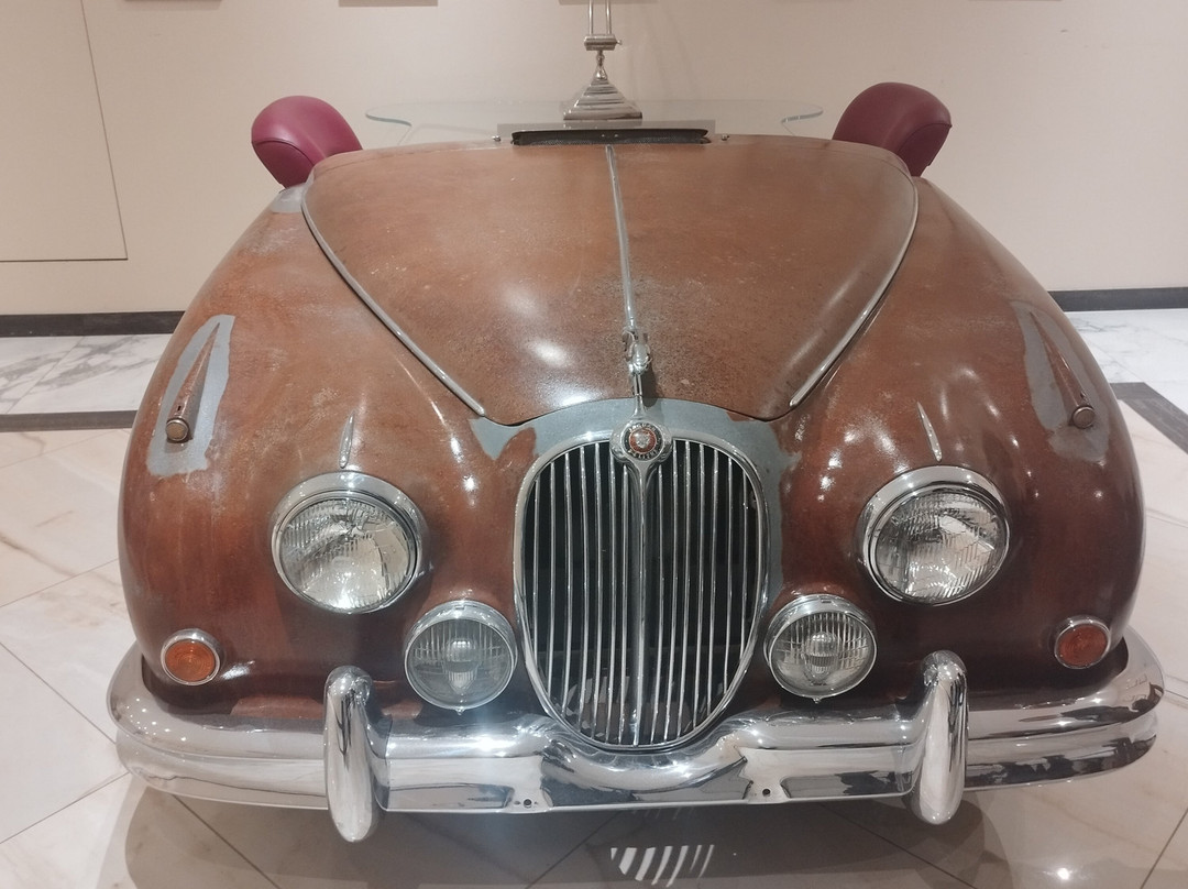 蕾佳娜皇宫酒店主图