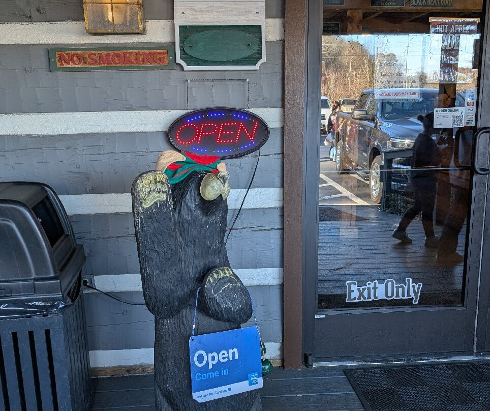 Apple Valley Mountain Village-汤森必去景点