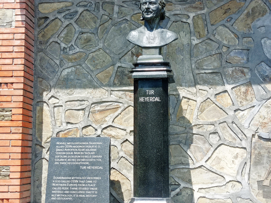 Monument to Thor Heyerdahl