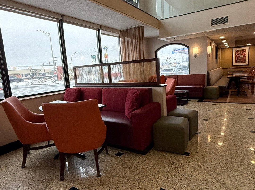 Drury Inn & Suites Terre Haute主图