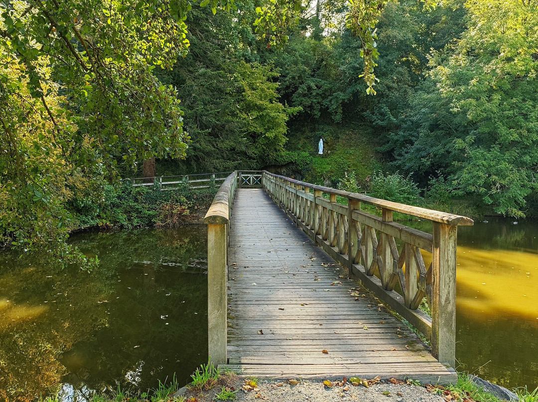Pont médiéval et Grotte de Vouvant.-Vouvant必去景点