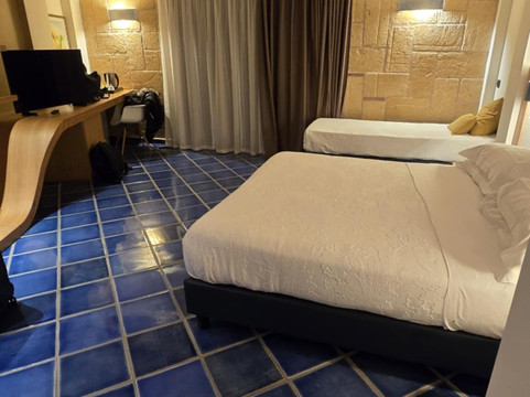 斯皮纳里酒店主图