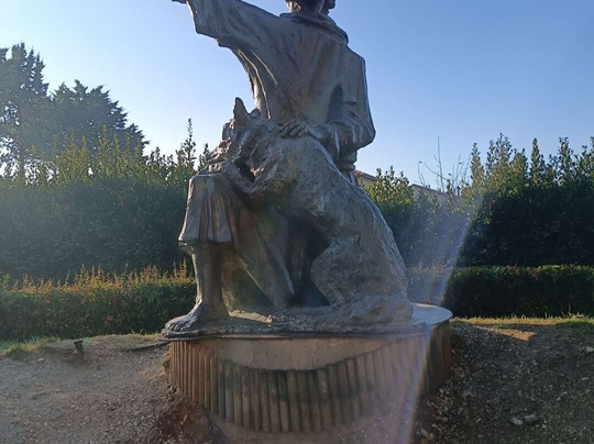 Monumento a San Francesco e il Lupo-古比奥必去景点