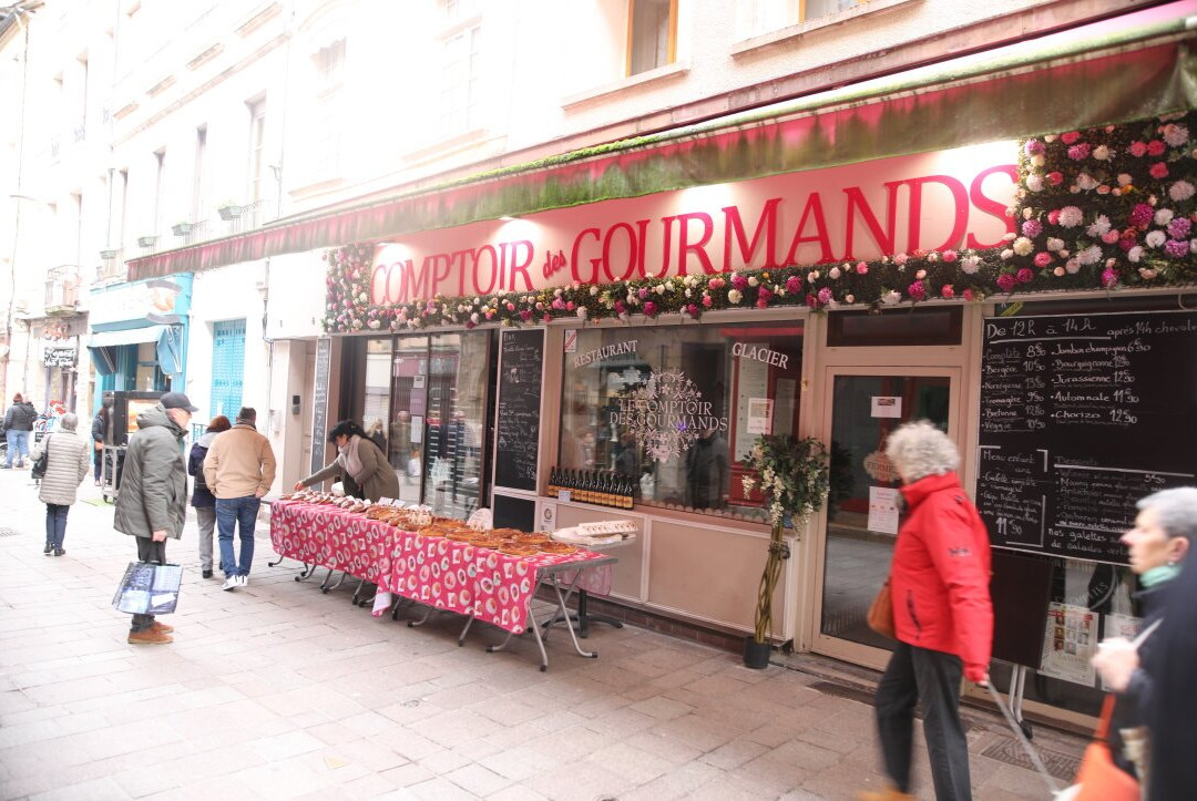 Le marché du dimanche matin-索恩河畔沙隆必去景点