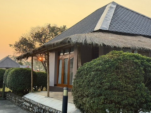 玛纳斯丛林度假屋主图