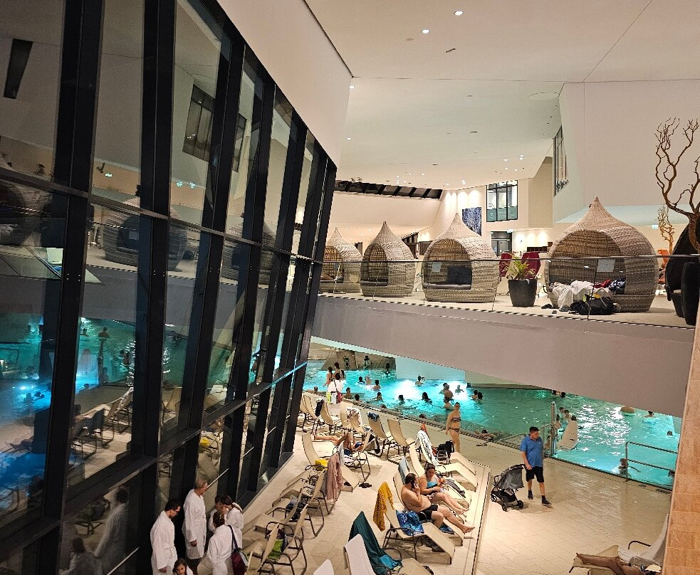 卡拉温肯贺夫温泉酒店主图