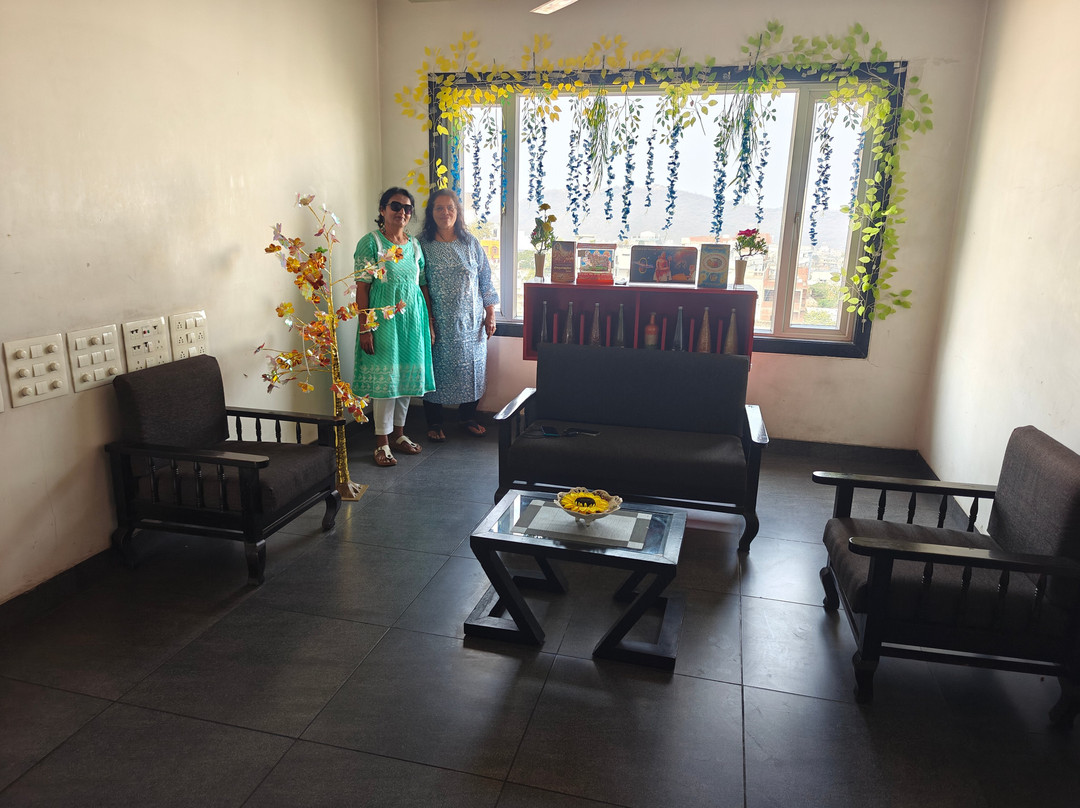 鲜红公园施里普里亚酒店主图