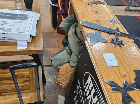 Bury The Hatchet Bensalem - Axe Throwing-费城必去景点