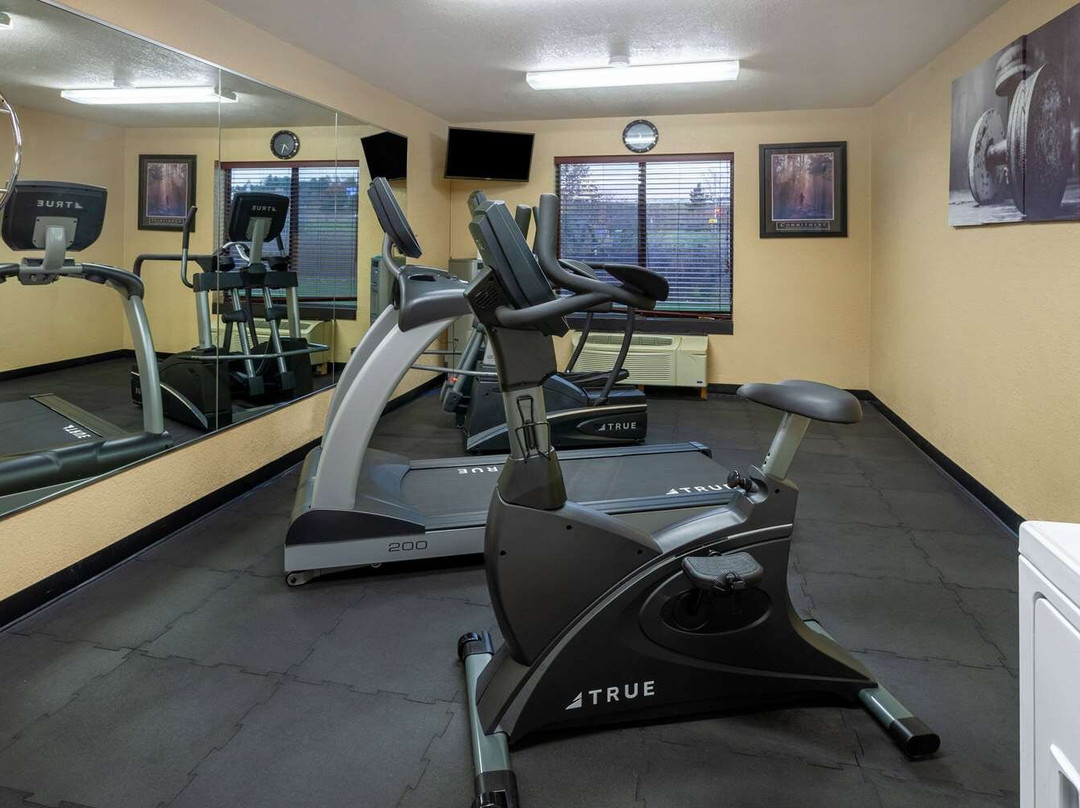 沃索速8酒店主图