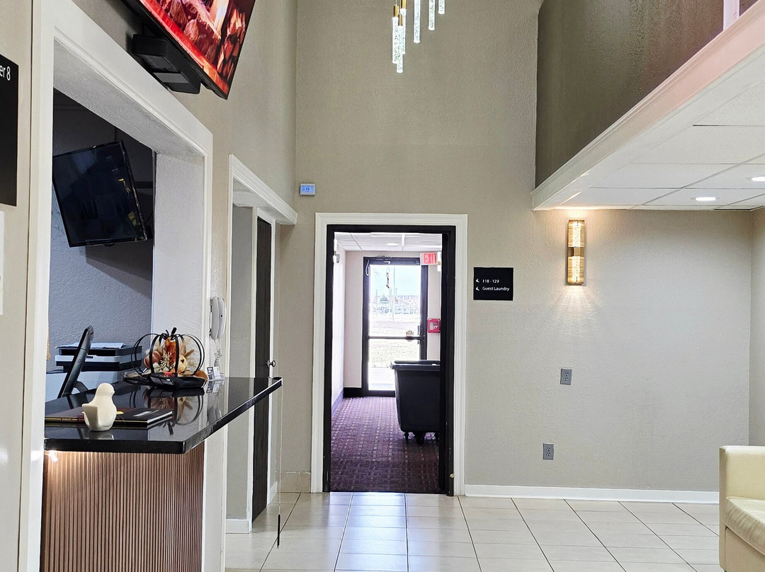 尚佩恩温德姆速8酒店主图