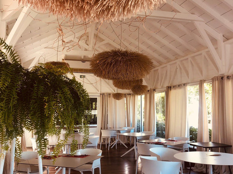 阳光普照酒店主图