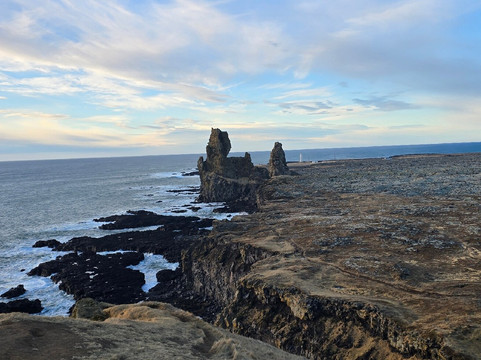 Londrangar Basalt Cliffs-Hellnar必去景点