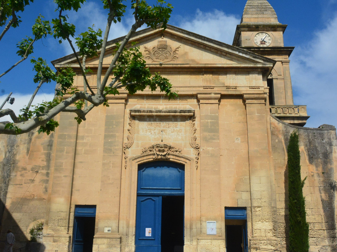 Eglise Catholique Saint Pierre Es-liens-Fontvieille必去景点