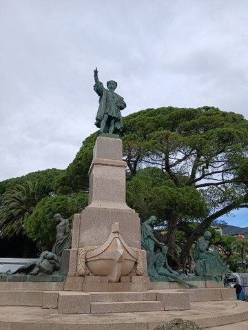Monumento a Cristoforo Colombo-拉帕洛必去景点