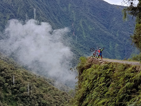 Altitude Travel-拉巴斯必去景点