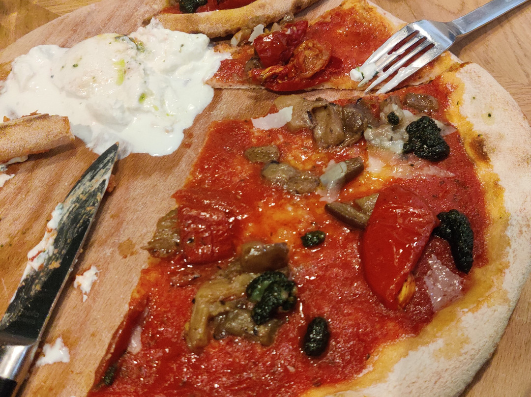 Jordan Tomas - Pizza Mamamia Vourles