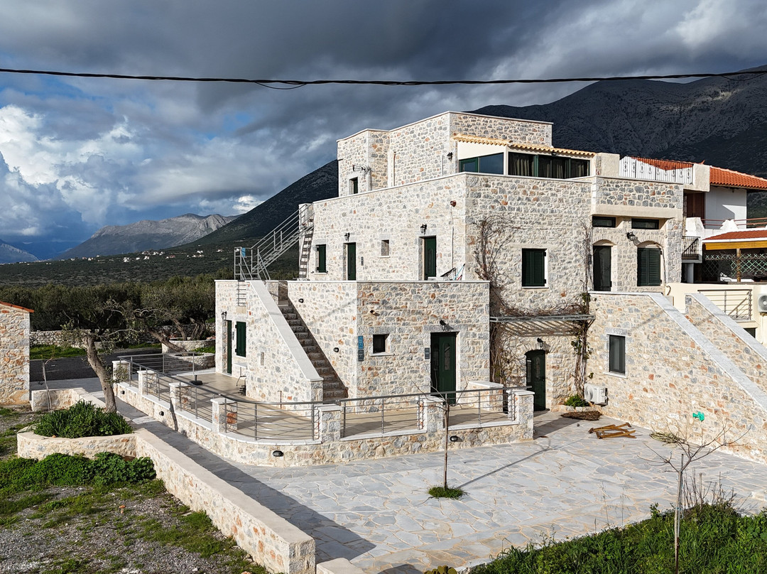 Mani Tsopakas Residences