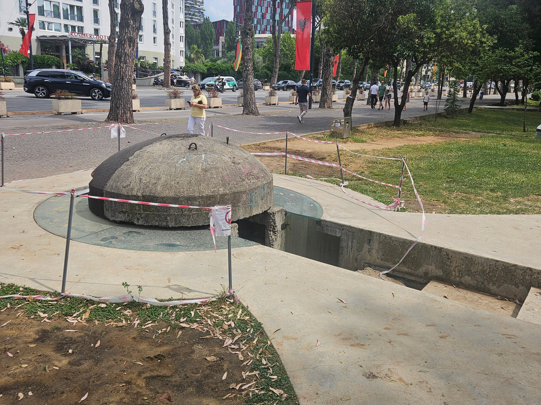 Postbllok - Checkpoint Monument-地拉那必去景点