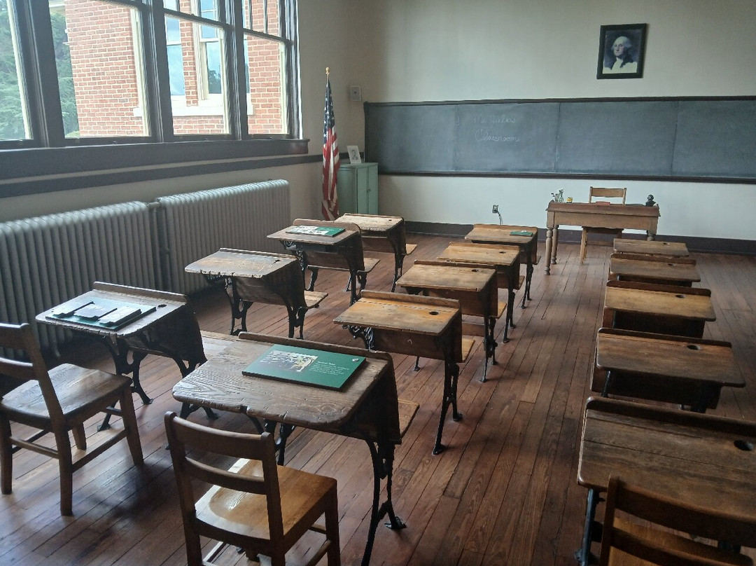 Plains High School-Plains必去景点