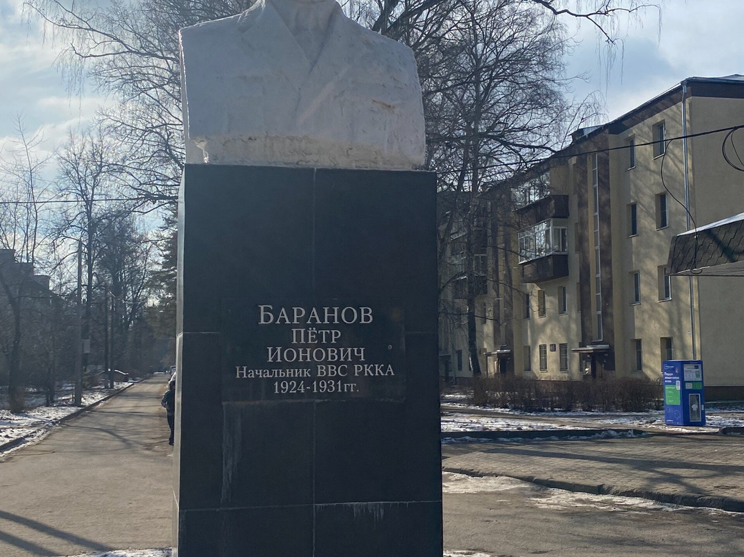 Pamyatnikbyust PI Baranovu-Monino必去景点