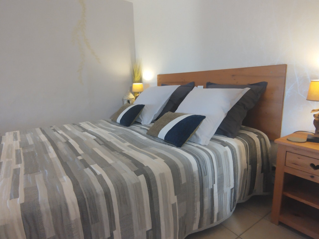 Chambres d’Hotes Maison Les Fraysses B&B主图