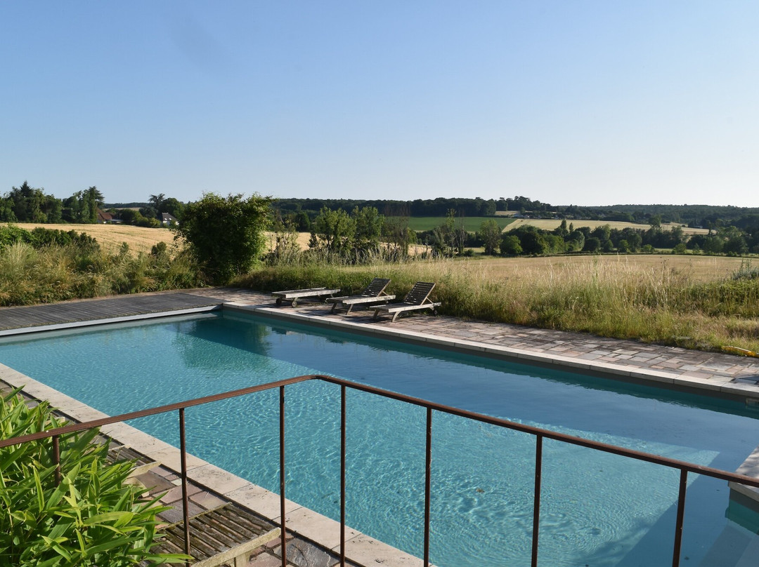 Chateau De Chavigny