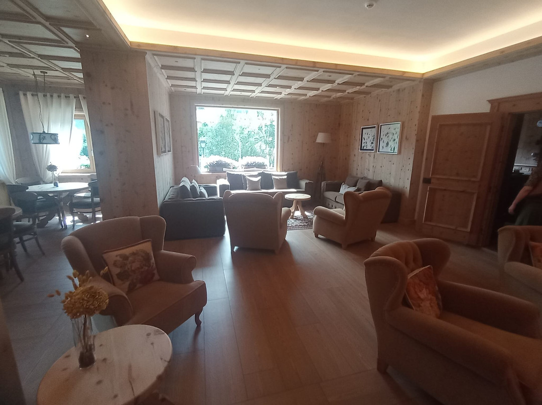 白塔迪皮妮酒店主图