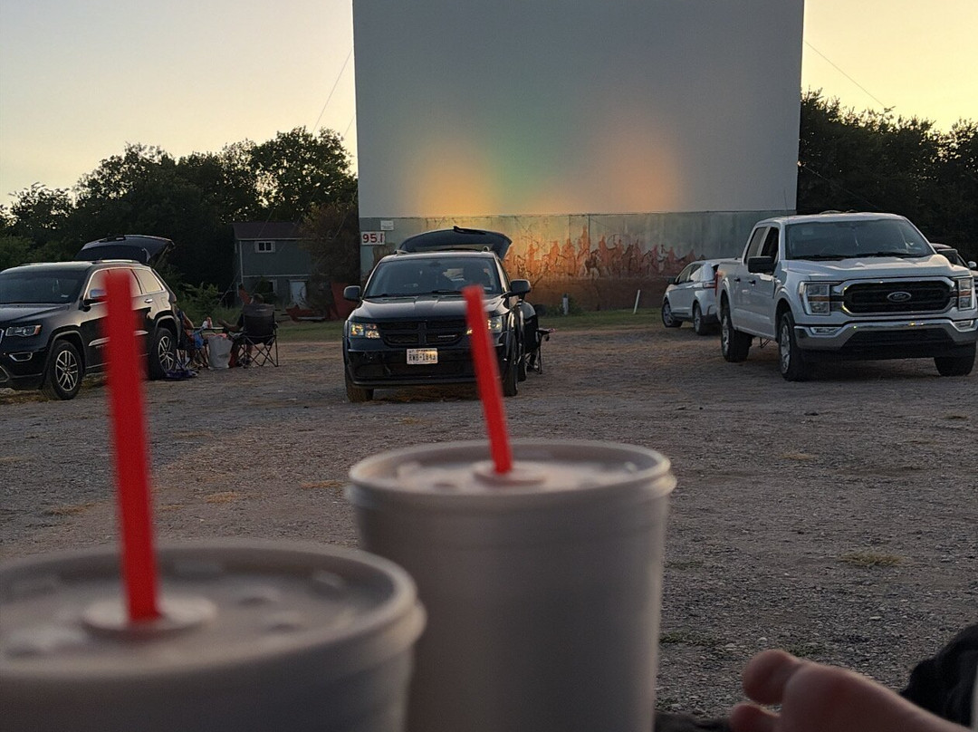 Galaxy Drive-in Movie Theatre-恩尼斯必去景点